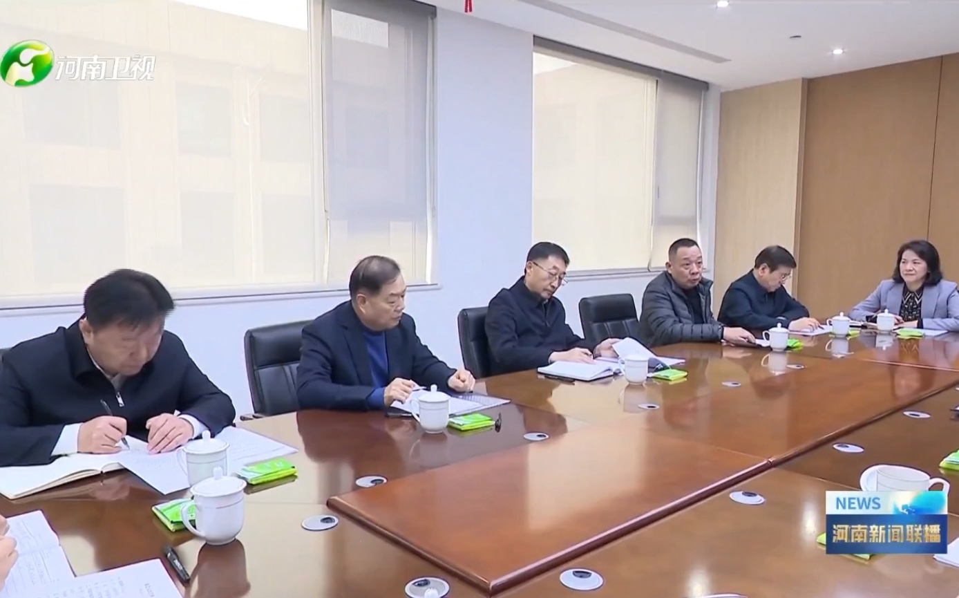 河南省委书记刘宁、省长王凯到许昌调研民营经济，半岛（中国）集团党委书记、创始人楚金甫作为民营企业家代表参加座谈。